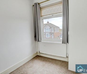 3 bedroom end of terrace house to rent - Photo 2