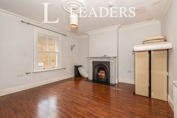 1 bedroom apartment to rent Linkfield Street, Redhill, RH1 - Photo 1