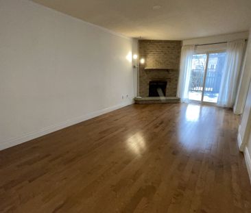 For Lease - 3216 Dovetail Mews Unit# MAIN & 2nd FLOOR, Mississauga,... - Photo 2