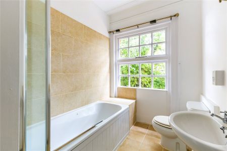 Mostyn Court, Egerton Road, Weybridge, KT13 flat to rent - Photo 3