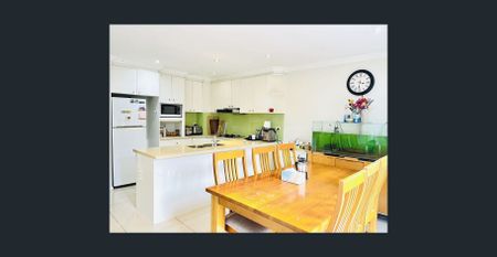 Spacious 4-Bed Modern Townhouse in Telopea with Timber Floor - Photo 2