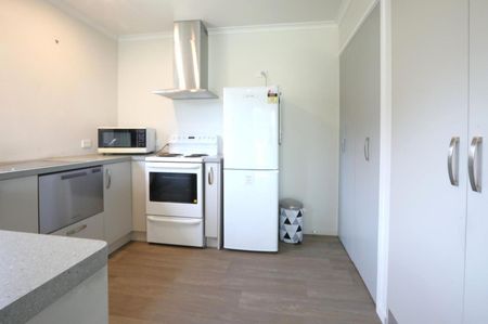 Modern 2-bedroom Flat - Photo 4
