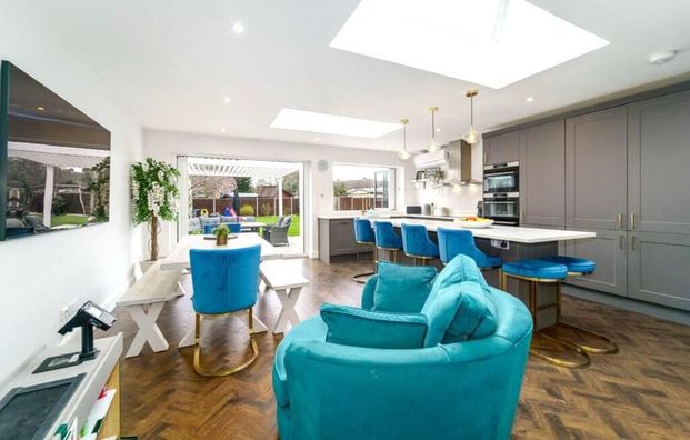 4 bedroom semi-detached house to rent - Photo 1