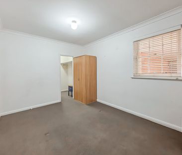 Free standing flat - Photo 1