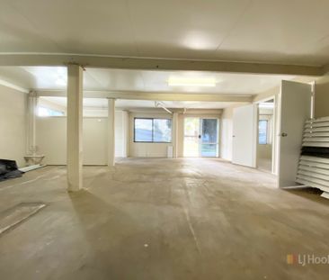 Renovated 5 Bedroom Home with Ample Room to Move! - Photo 4