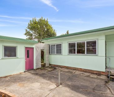 Charming Family Home - Photo 3