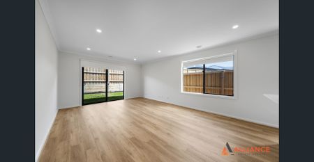 Modern Family Living in a Quiet Sunbury Location - Photo 3