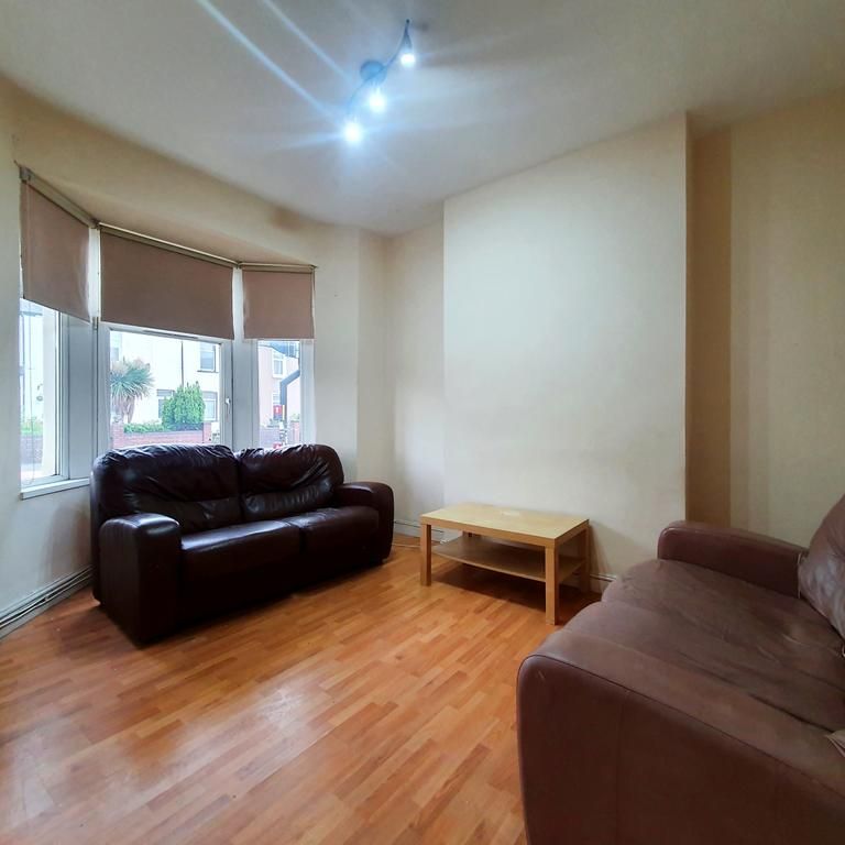 4 bedroom terraced house to rent - Photo 1