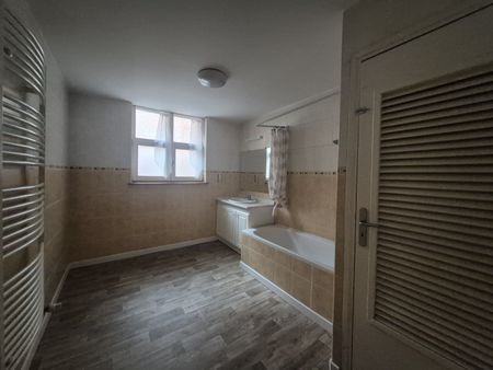 Location Maison 4 pièces 87m² VALENCIENNES 59300 - Photo 2