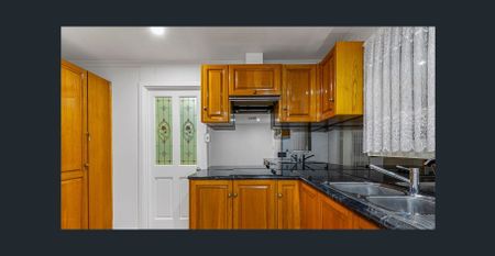 Great family home with Workshop shed - Photo 2