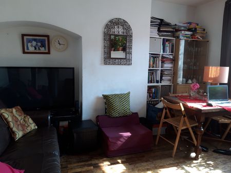 3 Bed Semi-Detached House, Cinderford Way, BR1 - Photo 2