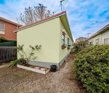 “Great 1 bedroom unit!” - Photo 1