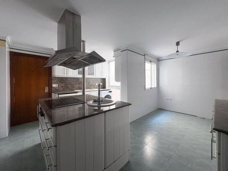 4 room luxury Apartment for rent in Valencia - Photo 3