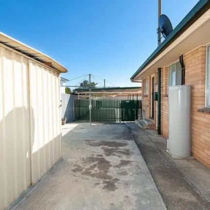 Modern & Convenient Living in East Albury - Photo 4