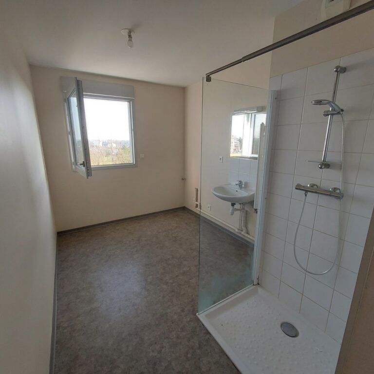 LOCATION APPARTEMENT T3, POITIERS, COURONNERIES - Photo 1