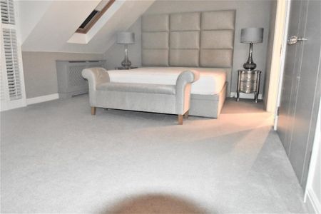 5 bedroom detached house to rent - Photo 4