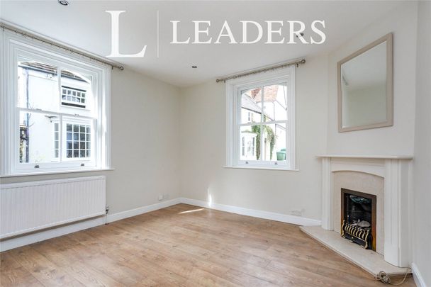 3 bedroom townhouse to rent The Walk, Winslow, Buckingham, Buckinghamshire, MK18 - Photo 1