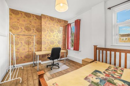 3 bedroom flat to rent - Photo 5
