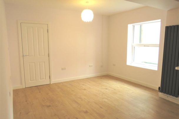 Salisbury Street - Photo 1