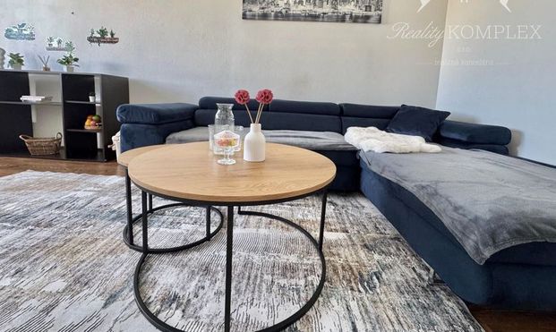 Reality KOMPLEX s.r.o., Vám ponúka na prenájom kompletne zariadený veľkoplošný dvojizbový byt s balkónom v atraktívnej lokalite, v meste Šurany. - Photo 1