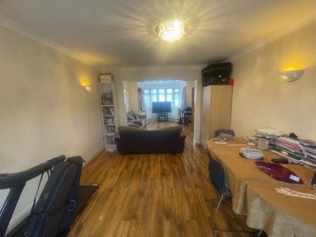 3 bedroom semi-detached house to rent - Photo 5