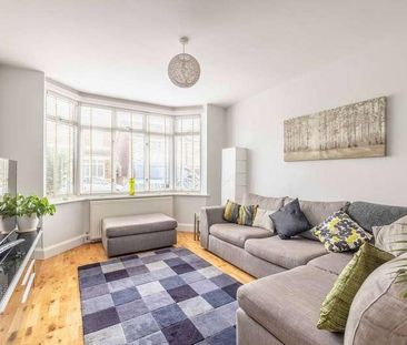 South Avenue, Egham, TW20 - Photo 2