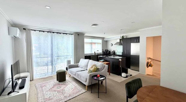 Flat Bush, 4 bedrooms - Photo 1