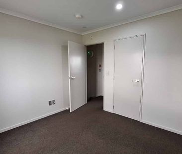 Spacious 2 bedroom Property - Photo 3