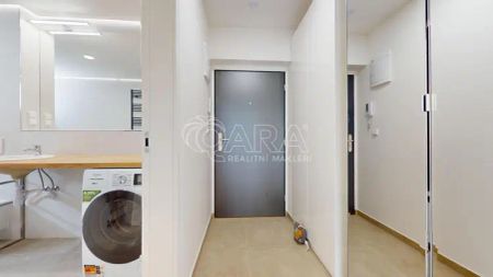 Pronájem moderního bytu 1+kk s předzahrádkou a parkovacím místem v Hořovicích - Photo 2