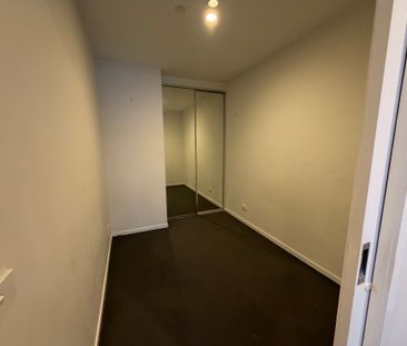 2 Bedroom Apartment with Balcony - Photo 3