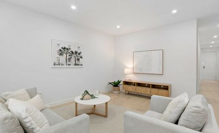 Mesmerising Two Storey Townhouse - Photo 5