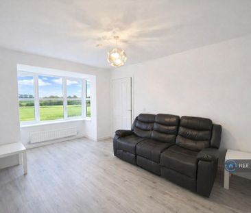 4 bedroom detached house to rent - Photo 2