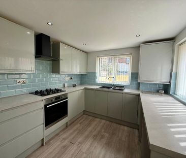 3 bedroom terraced house to rent - Photo 3