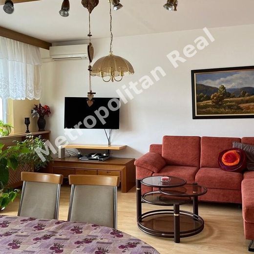 Kompletne zariadený 3 izbový byt s dvomi loggiami vo výbornej lokalite - Photo 1