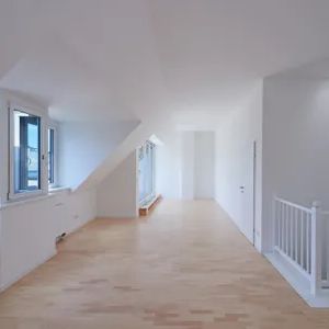 NEU! Lichtdurchflutete 3-Zimmer-Maissonette-Dachgeschosswohnung mit Terrasse! - Photo 3
