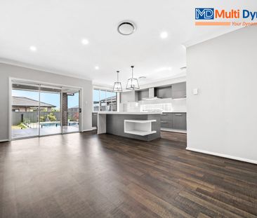 Luxury family living with resort style pool - Photo 4