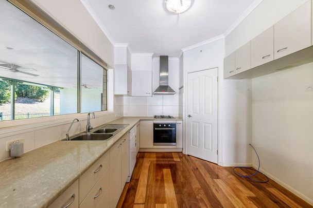 28 Friarbird Crescent, Bonogin. - Photo 1