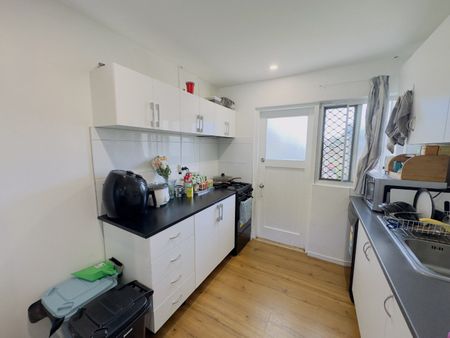 Most Affordable 2 Bedroom Unit in Central Auckland - Photo 4