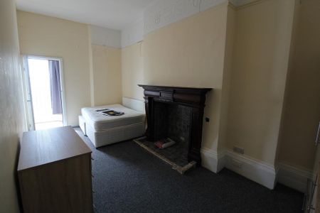 5 bedroom flat to rent - Photo 3