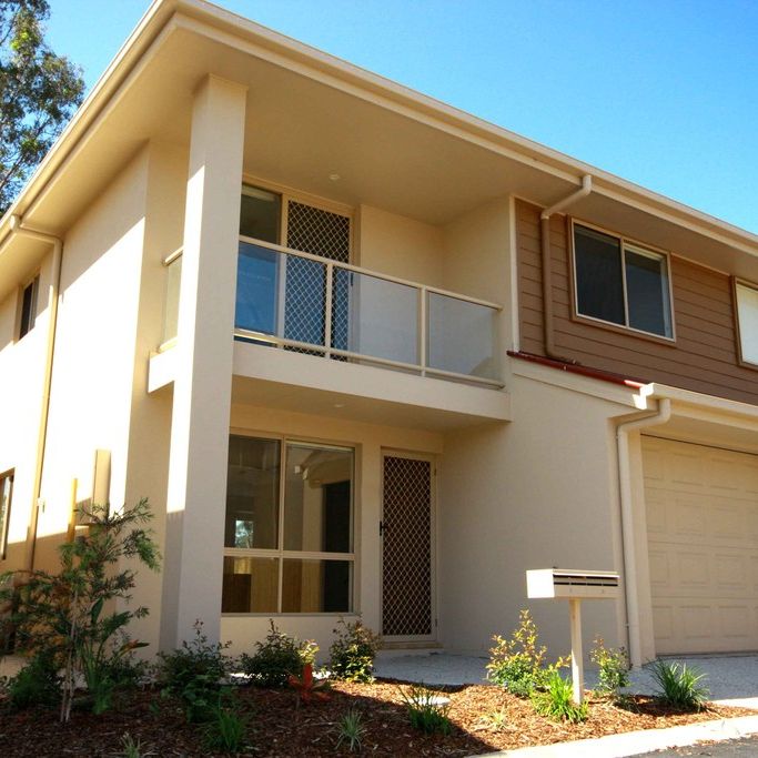 Modern 3 Bedroom Townhouse - Fully Air Conditioned - Photo 1