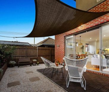 Spacious, Low-Maintenance Townhouse in a Convenient Location - Photo 3