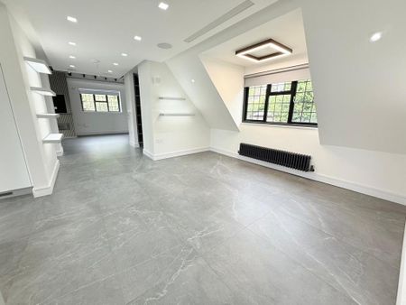 3 bedroom flat to rent - Photo 4