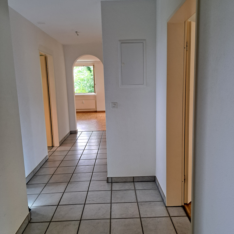 GROSSE 3-ZIMMERWOHNUNG MIT GARTENSITZPLATZ IM SCHÖNEN PFEFFINGEN - Photo 1