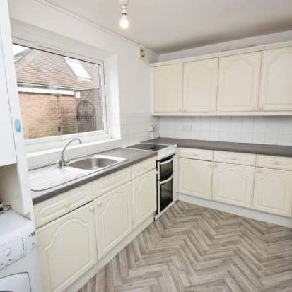 2 bedroom property to rent in Wirral - Photo 1