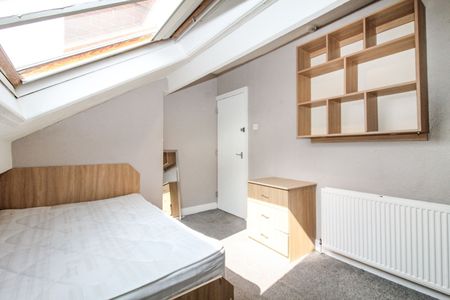 BILLS INCLUDED – Lumley Avenue, Burley, Leeds, LS4 - Photo 4