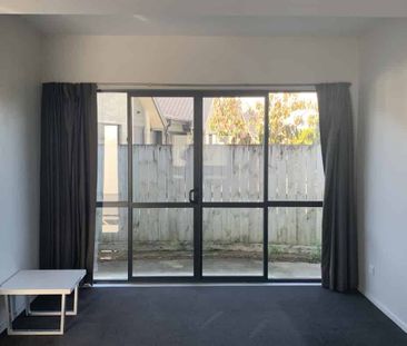 Modern Semi-Furnished 2 Bedroom Townhouse - Photo 1