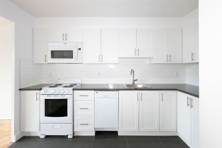 For Lease - 6200 Bathurst Street Unit# 1002, Toronto, Ontario - Photo 3