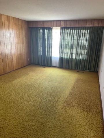 4 Bed 2 Bath Duplex: Avail Now - Photo 5