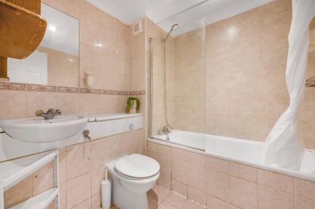 3 bedroom flat to rent - Photo 5