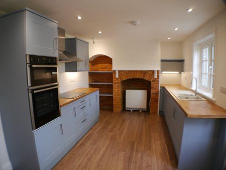 2 bedroom semi-detached house to rent - Photo 5